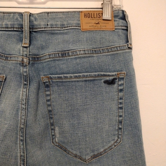 Hollister Collection - Boyfriend High Rise  Distressed Jeans - Picture 9 of 13